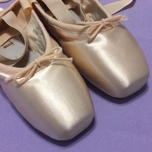 Unused Bloch Suprima Pointe Shoes